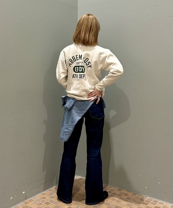 小原 もこさんの「BEAMS WOMEN｜【別注】Champion / バックプリント リバースウィーブ(R) クルー スウェット」を使ったコーディネート