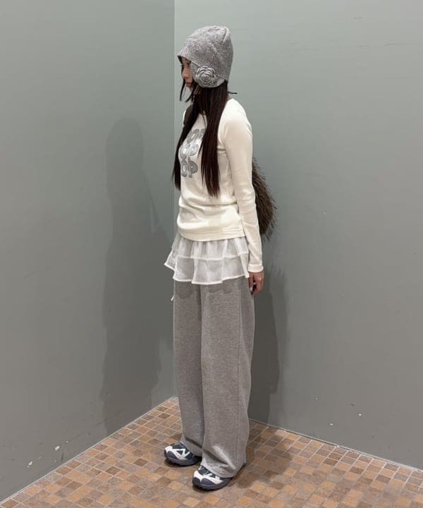 amiriさんの「BEAMS WOMEN｜【別注】athletic wear MASON / メッセージ ロングスリーブ Tシャツ」を使ったコーディネート