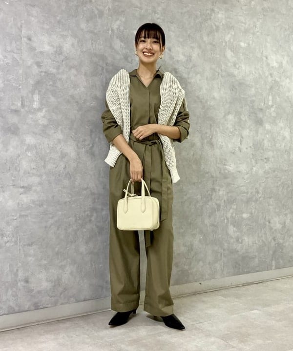 茂野 真楓さんの「BEAMS WOMEN｜スキッパー ギャバ ジャンプスーツ」を使ったコーディネート