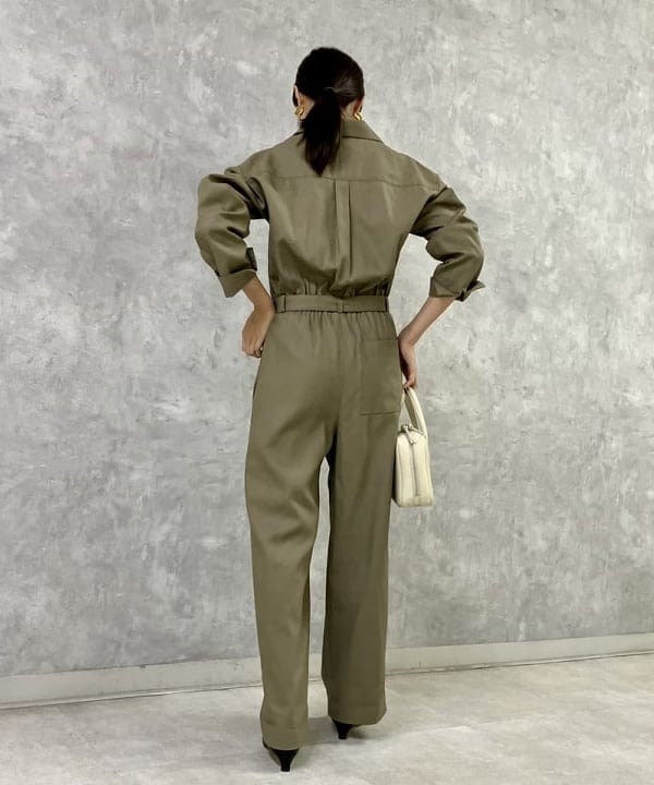 茂野 真楓さんの「BEAMS WOMEN｜スキッパー ギャバ ジャンプスーツ」を使ったコーディネート