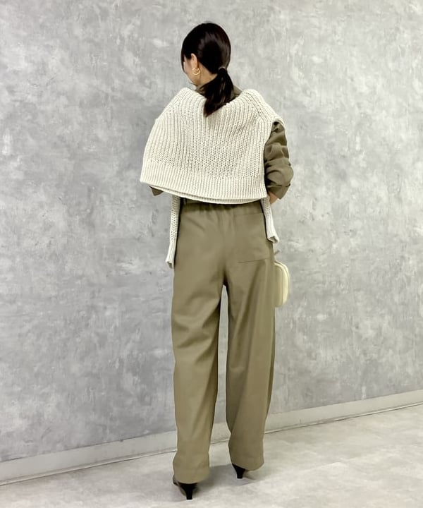 茂野 真楓さんの「BEAMS WOMEN｜スキッパー ギャバ ジャンプスーツ」を使ったコーディネート