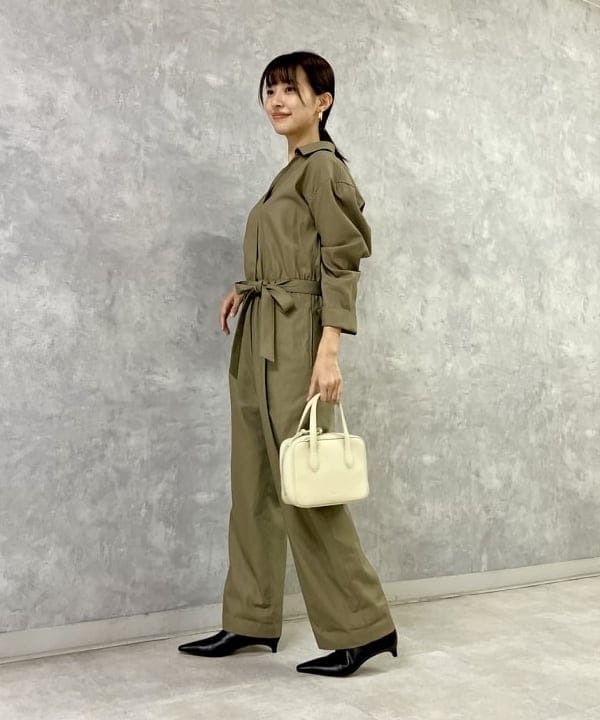 茂野 真楓さんの「BEAMS WOMEN｜スキッパー ギャバ ジャンプスーツ」を使ったコーディネート