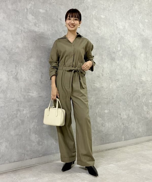 茂野 真楓さんの「BEAMS WOMEN｜スキッパー ギャバ ジャンプスーツ」を使ったコーディネート