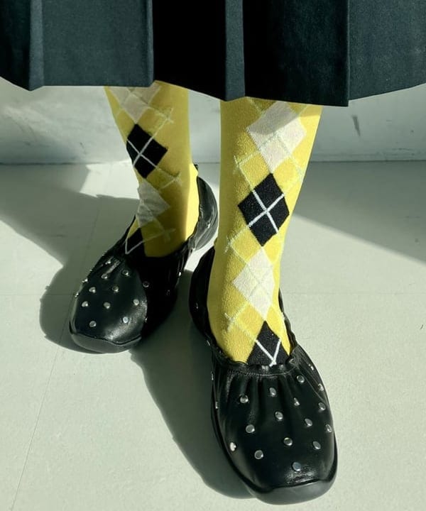 須賀さんの「BEAMS WOMEN｜アーガイルシアー ソックス」を使ったコーディネート