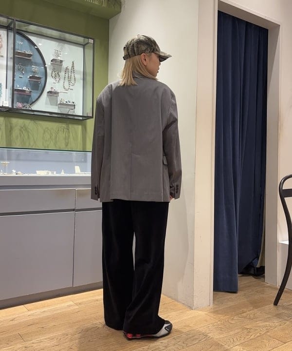 山本 里南さんの「BEAMS WOMEN｜4ボタン W ビッグ ジャケット」を使ったコーディネート