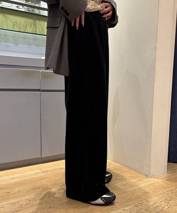 山本 里南さんの「BEAMS WOMEN｜4ボタン W ビッグ ジャケット」を使ったコーディネート