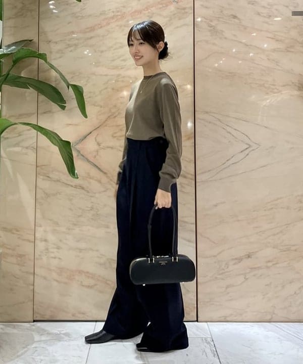 茂野 真楓さんの「BEAMS WOMEN｜TAN / テンセルウール ロングスリーブ Tシャツ」を使ったコーディネート