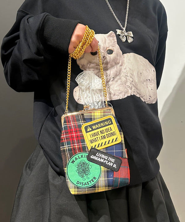 佐藤 亜美さんの「BEAMS WOMEN｜guriguri / チェック パッチワーク ガマ口 バッグ」を使ったコーディネート