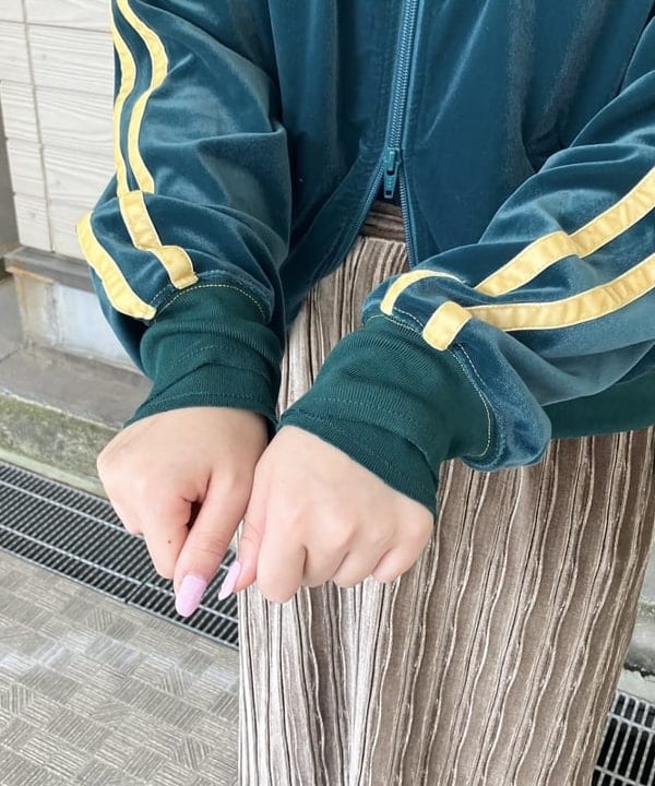 晶さんの「BEAMS WOMEN｜ベロア ライナー フルジップ」を使ったコーディネート