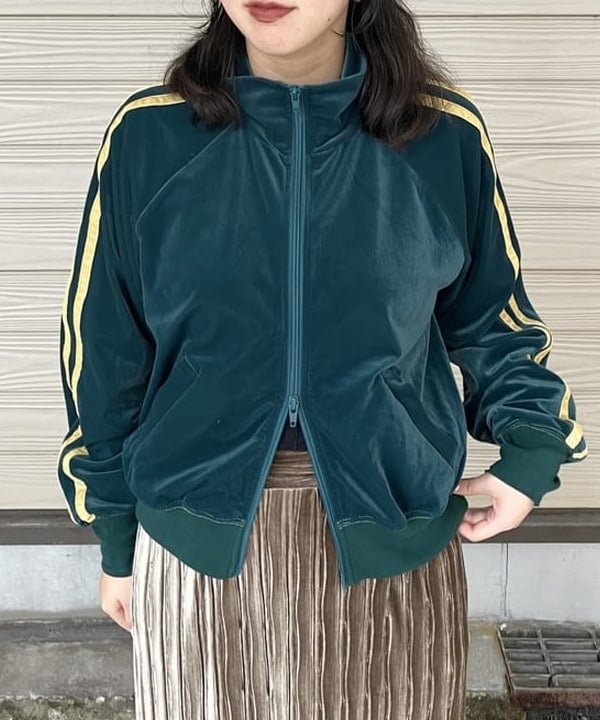 晶さんの「BEAMS WOMEN｜ベロア ライナー フルジップ」を使ったコーディネート