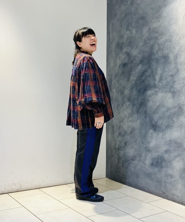 佐藤 歩さんの「BEAMS WOMEN｜アンティーク リボン ヘアクリップ」を使ったコーディネート