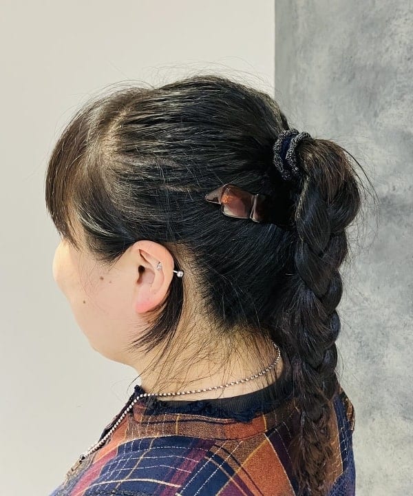 佐藤 歩さんの「BEAMS WOMEN｜アンティーク リボン ヘアクリップ」を使ったコーディネート