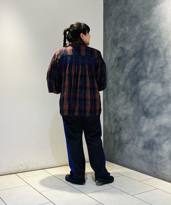 佐藤 歩さんの「BEAMS WOMEN｜アンティーク リボン ヘアクリップ」を使ったコーディネート