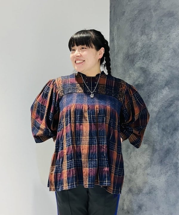 佐藤 歩さんの「BEAMS WOMEN｜アンティーク リボン ヘアクリップ」を使ったコーディネート