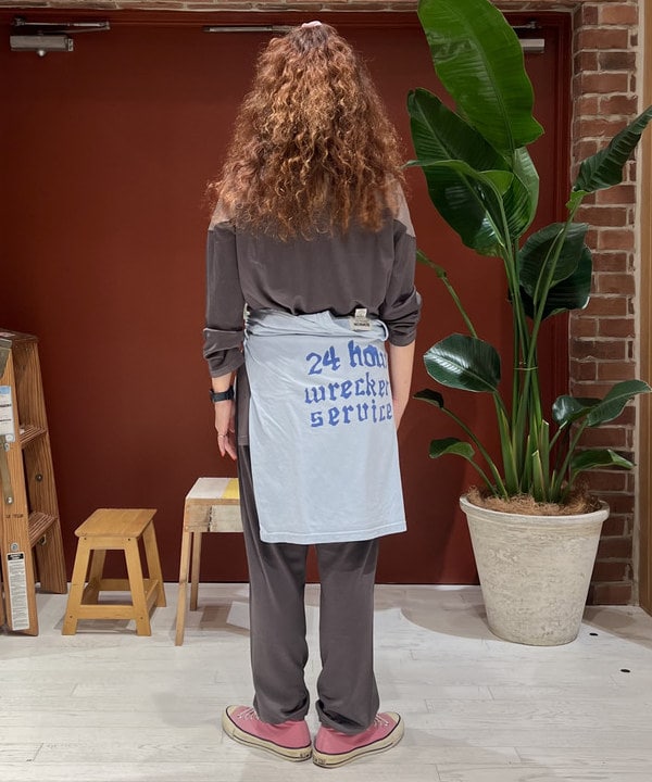 エノモト アミさんの「BEAMS WOMEN｜ロゴ フットボール ロングスリーブ Tシャツ」を使ったコーディネート