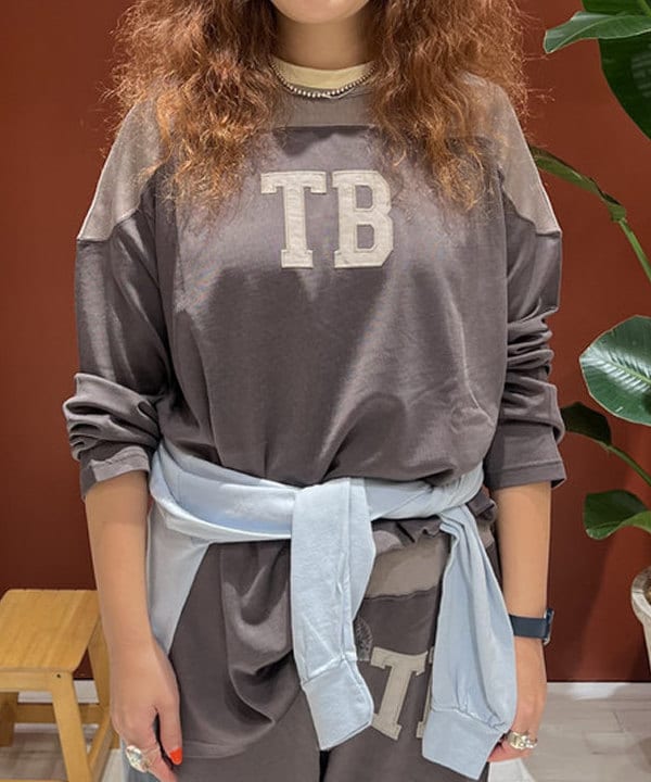 エノモト アミさんの「BEAMS WOMEN｜ロゴ フットボール ロングスリーブ Tシャツ」を使ったコーディネート