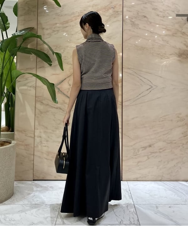 茂野 真楓さんの「BEAMS WOMEN｜TAN / カシミヤ ストライプ スカーフベスト」を使ったコーディネート