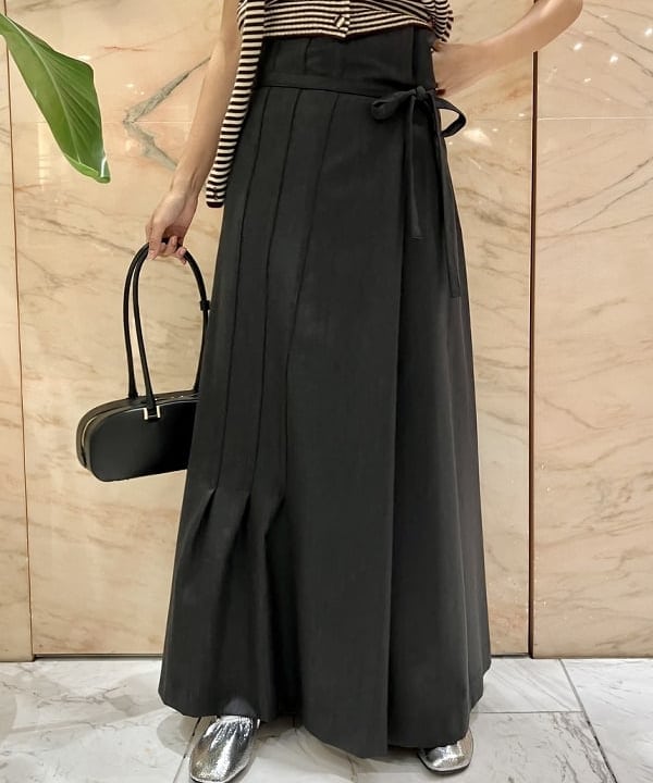 茂野 真楓さんの「BEAMS WOMEN｜TAN / カシミヤ ストライプ スカーフベスト」を使ったコーディネート