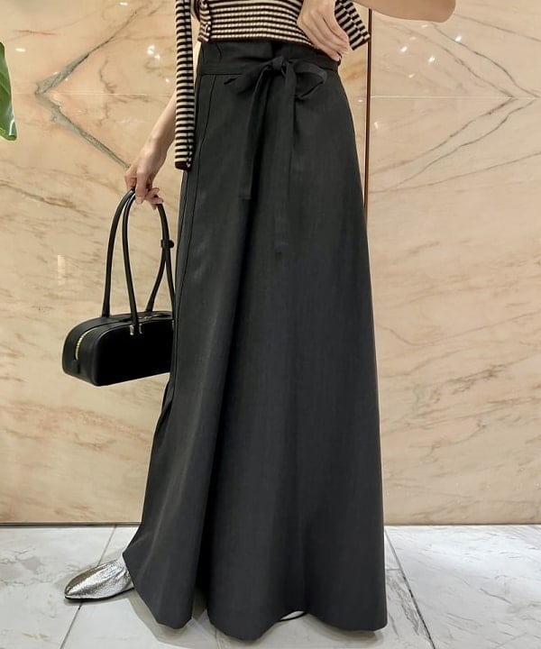 茂野 真楓さんの「BEAMS WOMEN｜TAN / カシミヤ ストライプ スカーフベスト」を使ったコーディネート