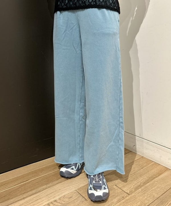 早川 萌子さんの「BEAMS WOMEN｜ストレッチレース クルーネック Tシャツ」を使ったコーディネート