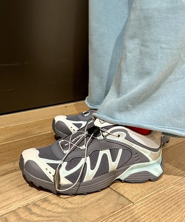 早川 萌子さんの「BEAMS WOMEN｜ストレッチレース クルーネック Tシャツ」を使ったコーディネート