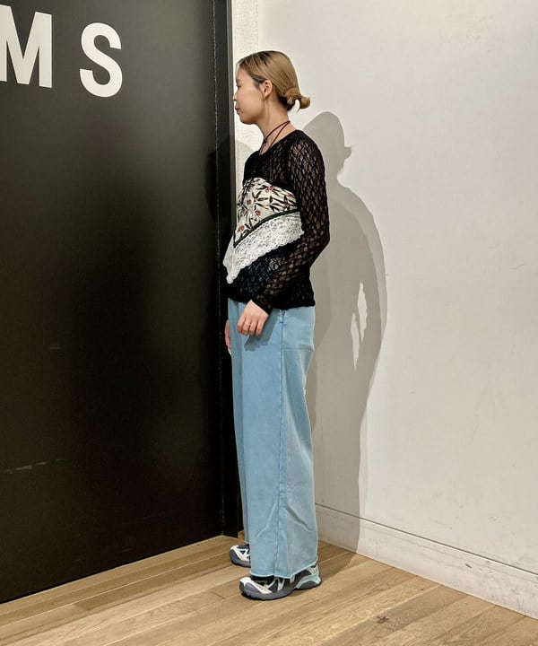 早川 萌子さんの「BEAMS WOMEN｜ストレッチレース クルーネック Tシャツ」を使ったコーディネート