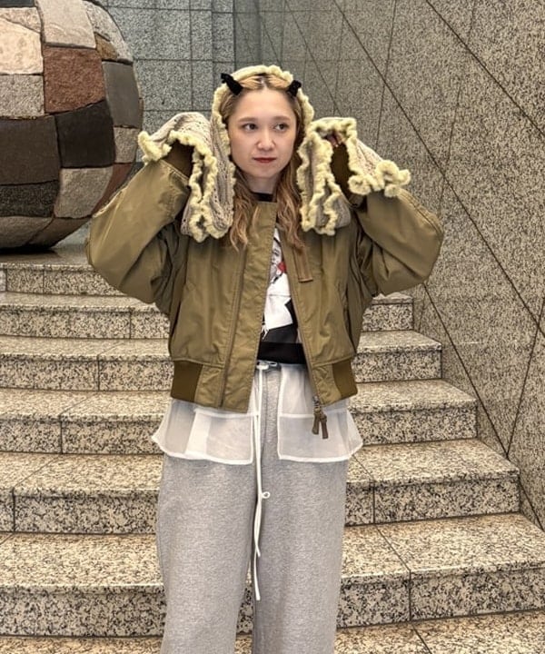 YABUさんの「BEAMS WOMEN｜デタッチ スリーブ ミリタリー ブルゾン」を使ったコーディネート