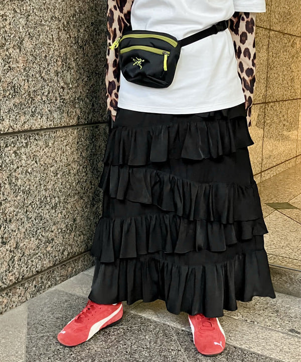 森本 理絵さんの「BEAMS WOMEN｜アシンメトリー フリル ティアード スカート」を使ったコーディネート