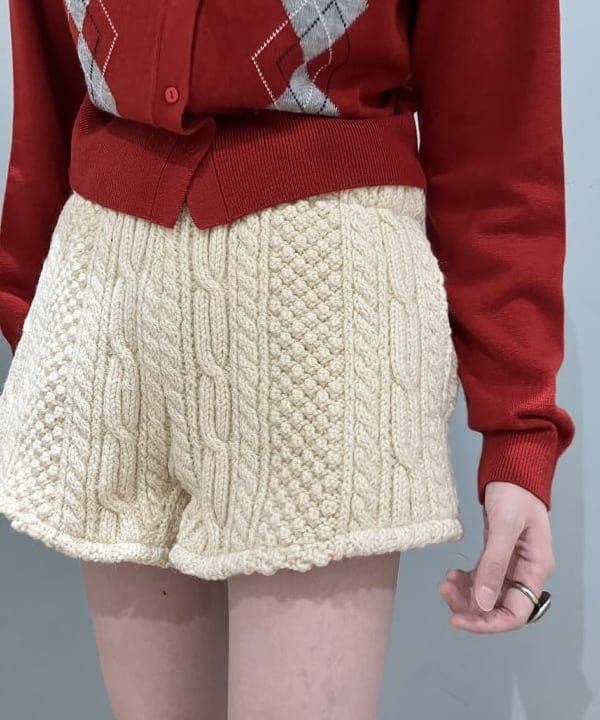 加歩さんの「BEAMS WOMEN｜アーガイル クルーネック カーディガン」を使ったコーディネート