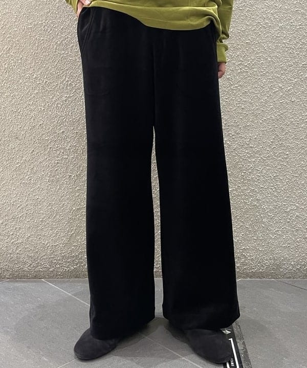 マツミヤさんの「BEAMS WOMEN｜ベロア ワイド スウェット パンツ」を使ったコーディネート