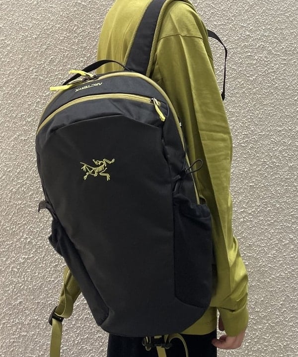 マツミヤさんの「BEAMS WOMEN｜ベロア ワイド スウェット パンツ」を使ったコーディネート