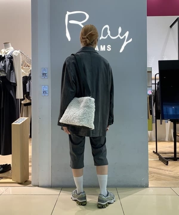 れいなさんの「BEAMS WOMEN｜フェイク スエード ハーフ コート」を使ったコーディネート