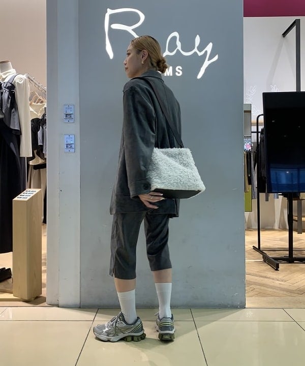 れいなさんの「BEAMS WOMEN｜フェイク スエード ハーフ コート」を使ったコーディネート