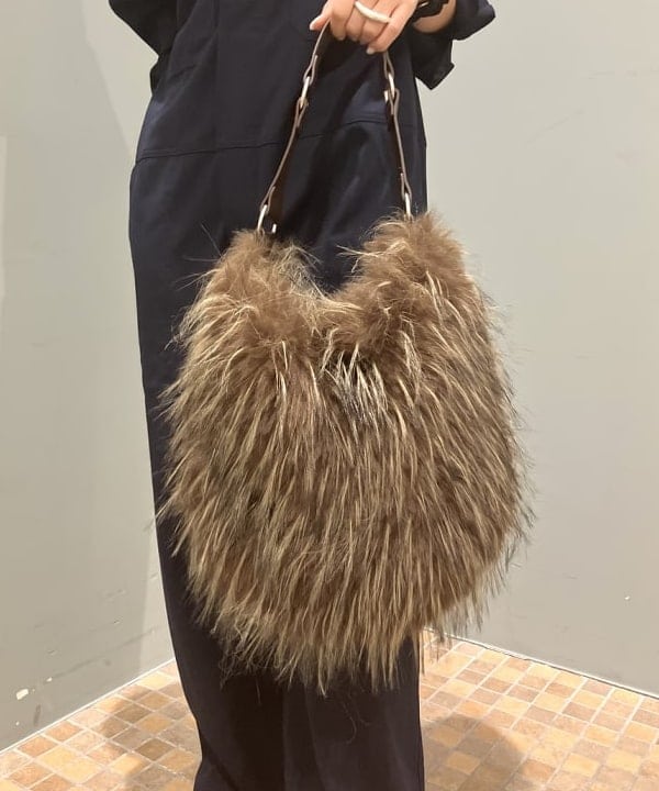 NATSUKIさんの「BEAMS WOMEN｜ロング ファー バッグ」を使ったコーディネート