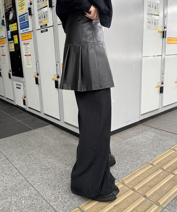 リズさんの「BEAMS WOMEN｜フェイクレザー プリーツ ミニ スカート」を使ったコーディネート