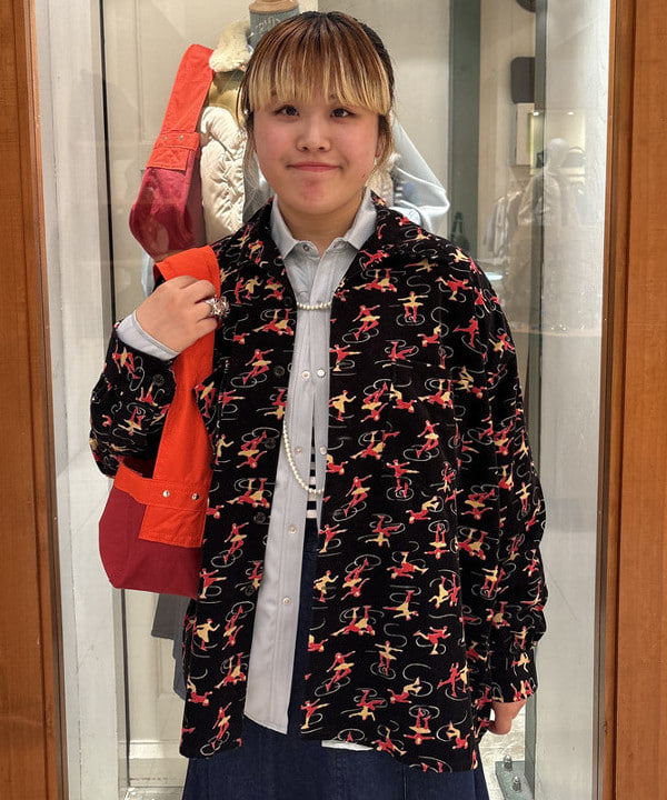 大石彩可さんの「BEAMS WOMEN｜サテン ウエスタン シャツ」を使ったコーディネート