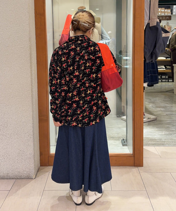 大石彩可さんの「BEAMS WOMEN｜サテン ウエスタン シャツ」を使ったコーディネート