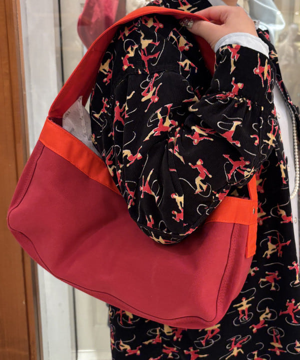 大石彩可さんの「BEAMS WOMEN｜サテン ウエスタン シャツ」を使ったコーディネート