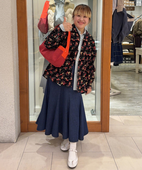 大石彩可さんの「BEAMS WOMEN｜サテン ウエスタン シャツ」を使ったコーディネート