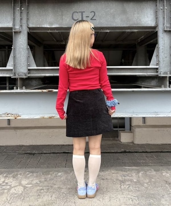 オカベ　アヤカさんの「BEAMS WOMEN｜【別注】athletic wear MASON / メッセージ ロングスリーブ Tシャツ」を使ったコーディネート