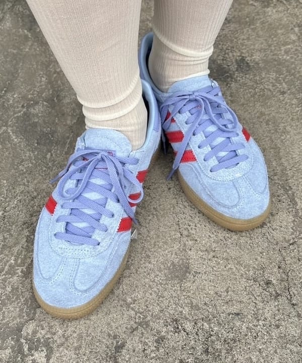 オカベ　アヤカさんの「BEAMS WOMEN｜【別注】athletic wear MASON / メッセージ ロングスリーブ Tシャツ」を使ったコーディネート