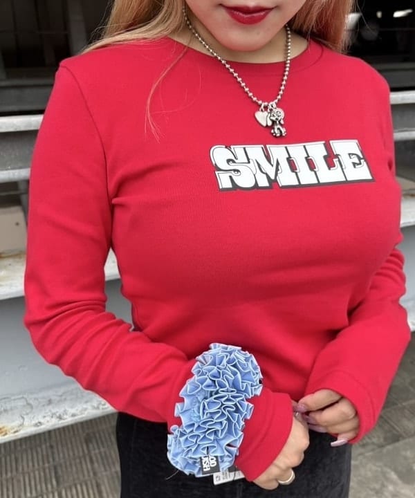 オカベ　アヤカさんの「BEAMS WOMEN｜【別注】athletic wear MASON / メッセージ ロングスリーブ Tシャツ」を使ったコーディネート