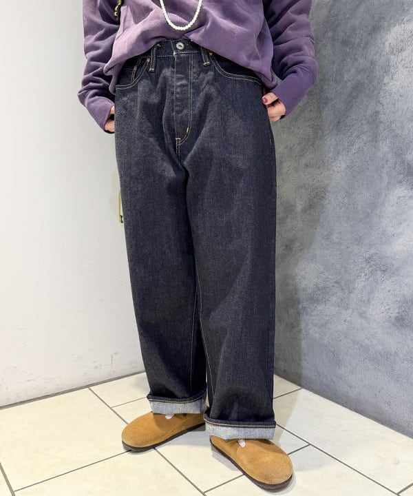 yokoyama shionさんの「BEAMS WOMEN｜【別注】 WAREHOUSE & CO. / ステンシル13 前V スウェット」を使ったコーディネート