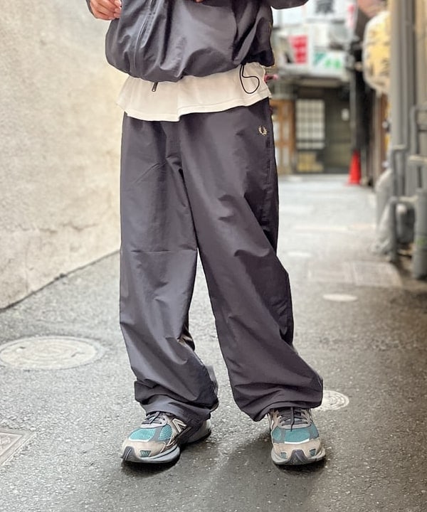 BAKU(東江 漠)さんの「BEAMS WOMEN｜【別注】FRED PERRY / SHELL JACKET」を使ったコーディネート