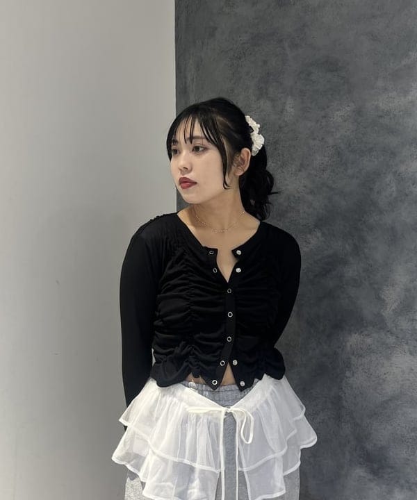 星野 真依さんの「BEAMS WOMEN｜リブ シャーリング カーディガン」を使ったコーディネート