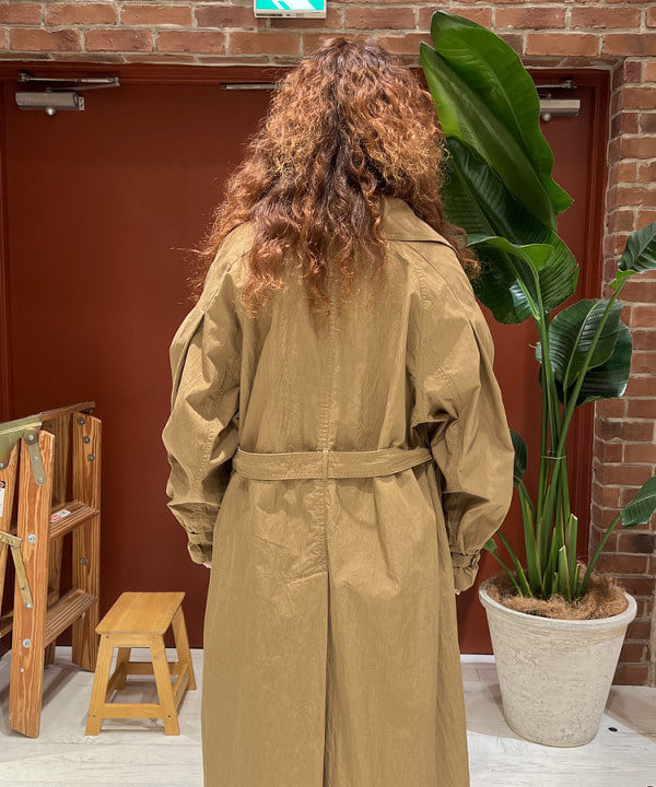 エノモト アミさんの「BEAMS WOMEN｜コットン ナイロン ミリタリー ステンカラー コート」を使ったコーディネート