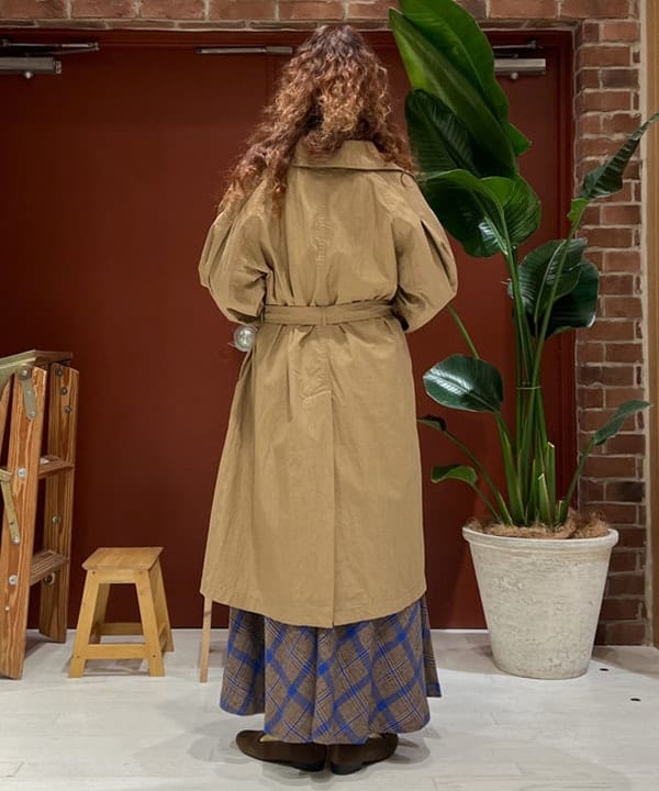 エノモト アミさんの「BEAMS WOMEN｜コットン ナイロン ミリタリー ステンカラー コート」を使ったコーディネート