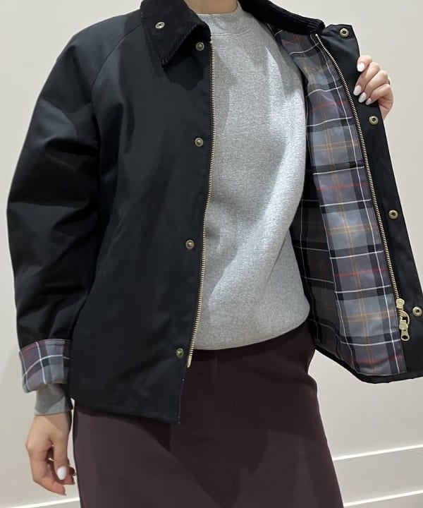 NATSUKIさんの「BEAMS WOMEN｜【別注】Barbour / TRANSPORT ジャケット」を使ったコーディネート