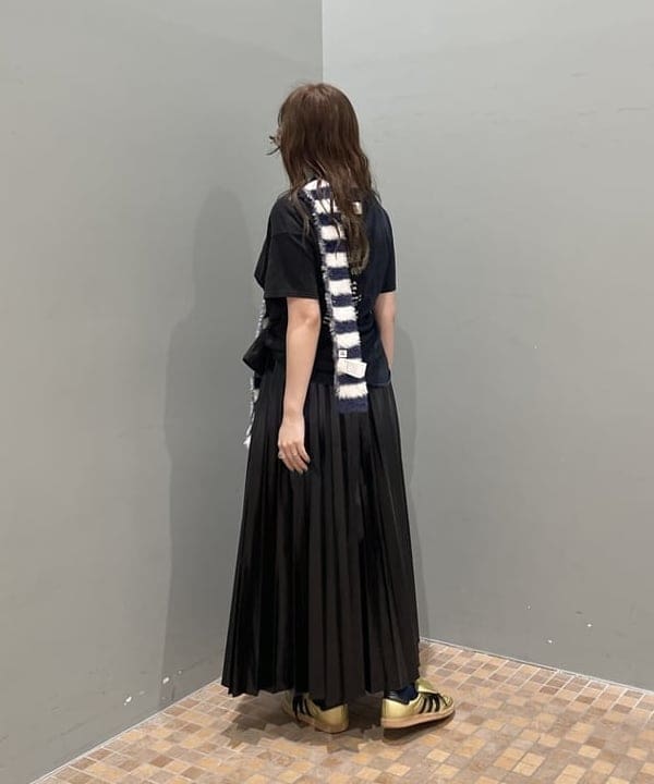reiさんの「BEAMS WOMEN｜メタリックプリーツスカート」を使ったコーディネート