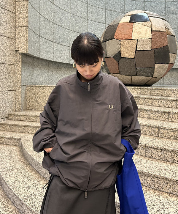 大槻 まひろさんの「BEAMS WOMEN｜【別注】FRED PERRY / SHELL JACKET▲」を使ったコーディネート